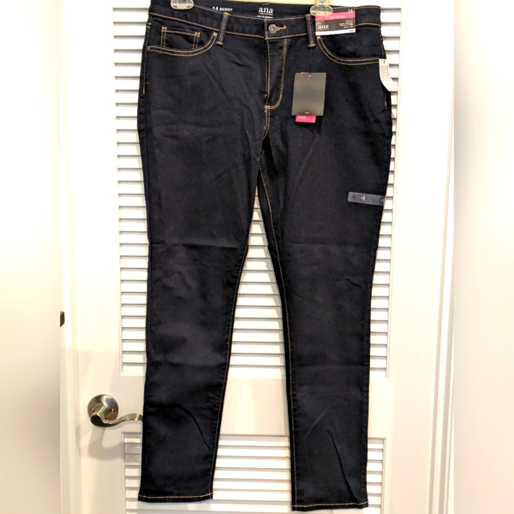 Women's Jeans New Perfect Skinny Size XL. Brand New